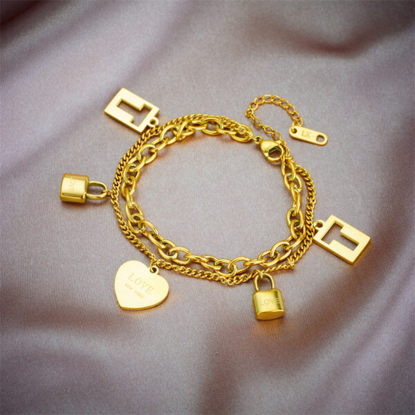 pulsera doble con dijes acero corazón titanio enchapado oro 18k