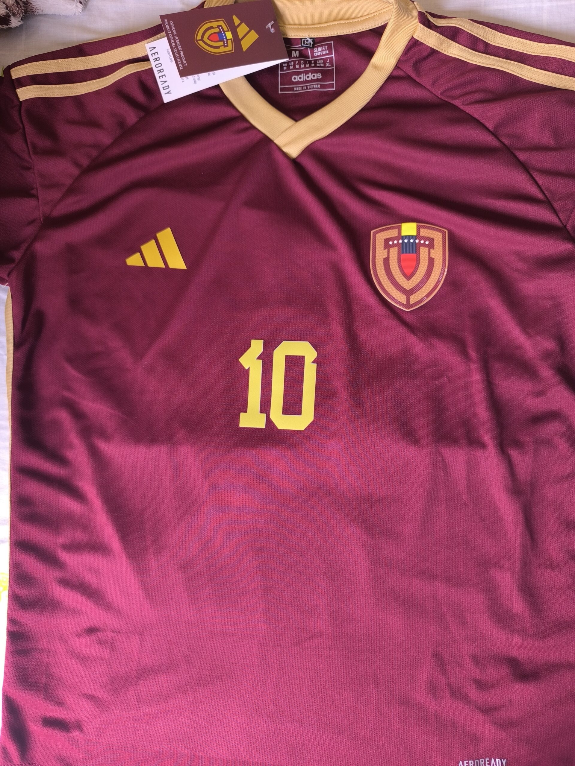 Polos de la Vinotinto